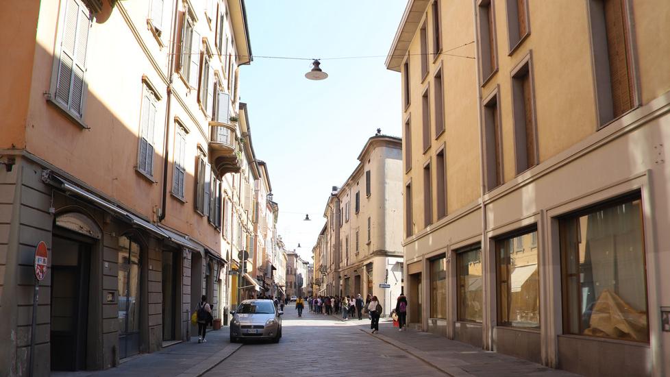 Reggio Emilia, centro storico deserto: sono 424 i negozi sfitti