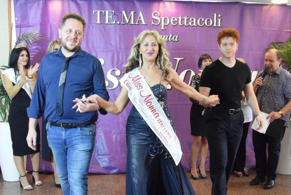 Lorella Barbuti durante una delle sfilate