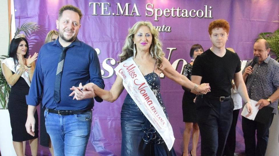Lorella Barbuti durante una delle sfilate