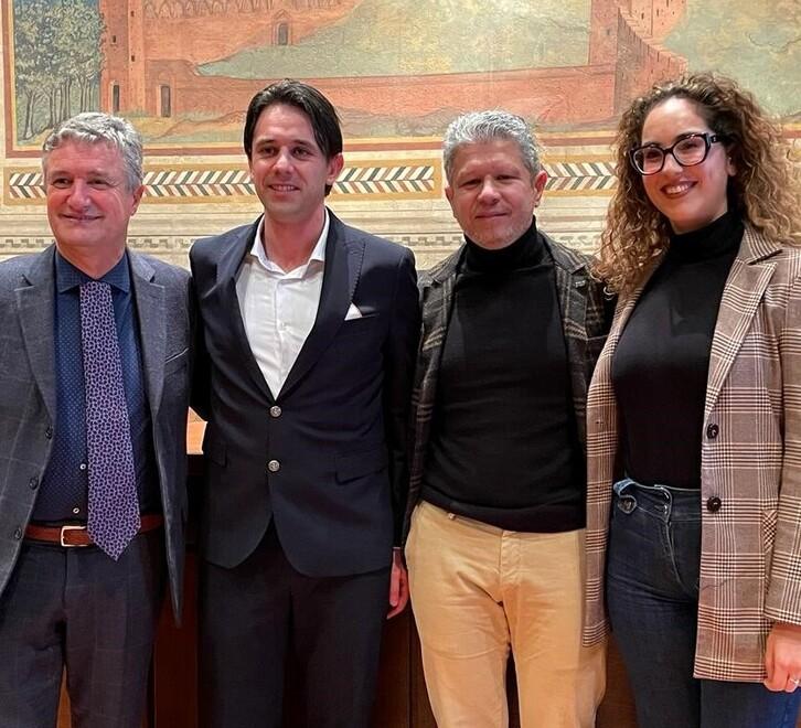 Da sinistra l’assessore Loredano Arzilli l’ex consigliere comunale Marco Greco che si occuperà di lavori pubblici. ll sindaco Simone Giglioli e la neo assessora all’ambiente Letizia Martinelli