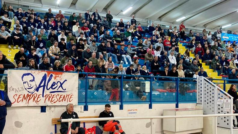 Il pubblico ieri sera al PalaPoggetti di Marina di Cecina (foto Michele Falorni/Silvi)