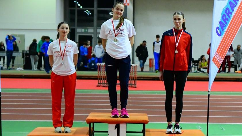 Anna Simonini sul gradino più alto del podio a Carrara dove ha vinto il titolo regionale