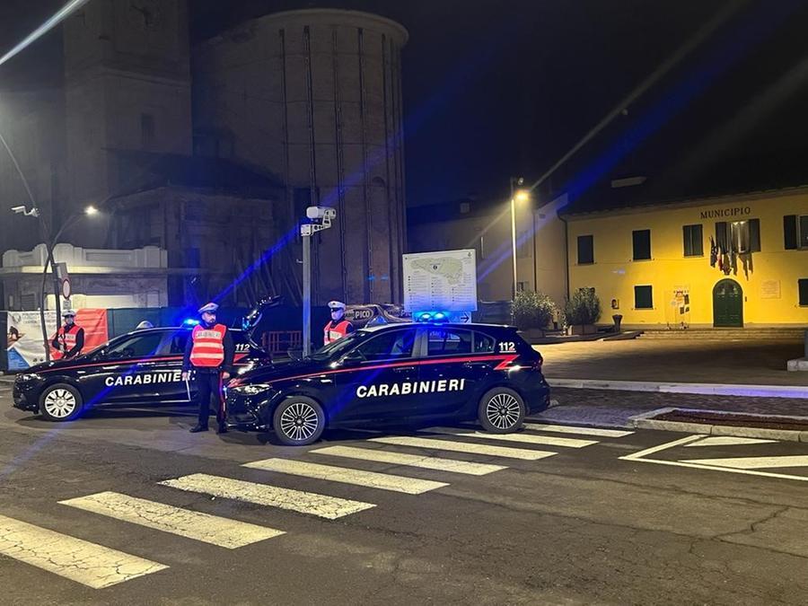 Carpi, cerca di sfuggire ai carabinieri e finisce nel canale