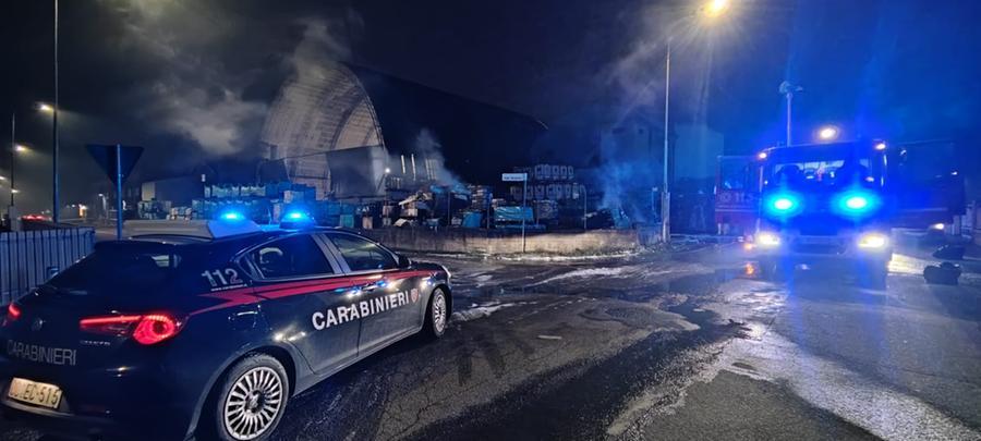 Incendio nell’area della ceramica Settecento Valtresinaro