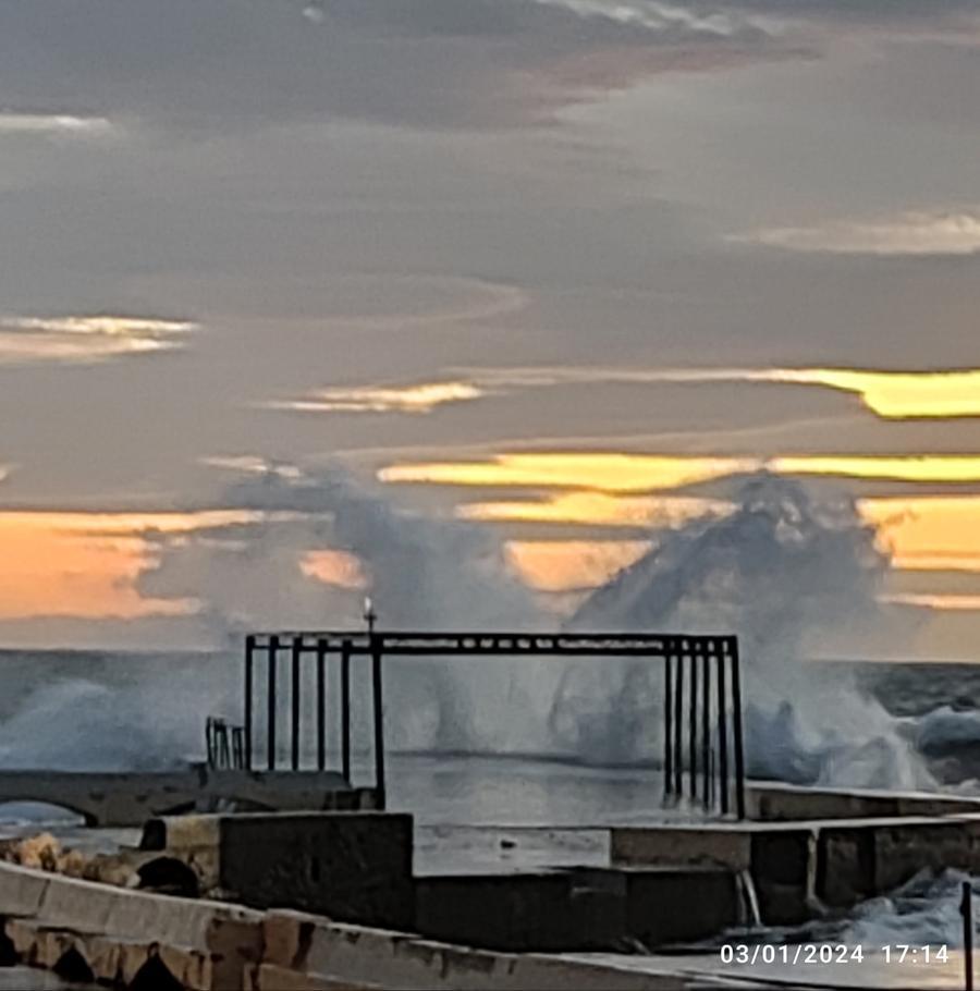 Livorno col mare mosso: lo scatto di Luca e Francesca Mariani