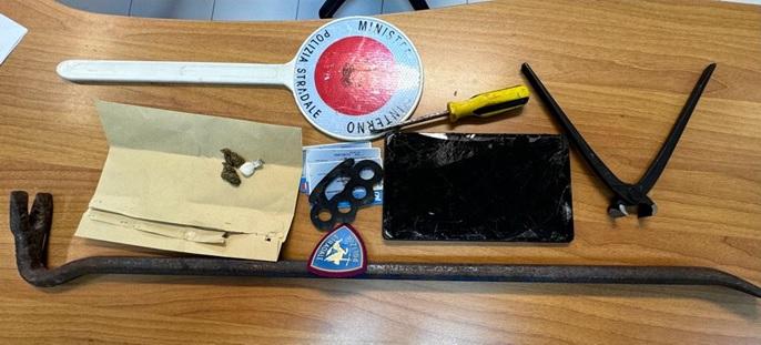 Sassari, inseguimento a folle velocità a Predda Niedda: denunciati un 23enne e un minorenne