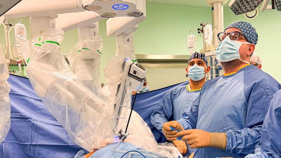 Ferrara, eseguito a Cona il primo intervento di chirurgia toracica robotica