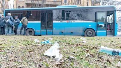Coltellate al 17enne sul bus, la Procura di Modena: «L’accusa è di tentato omicidio»