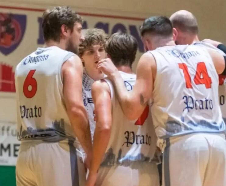 Un gruppo di giocatori della Sibe Gruppo Af che hanno battuto San Vincenzo in uno scontro diretto