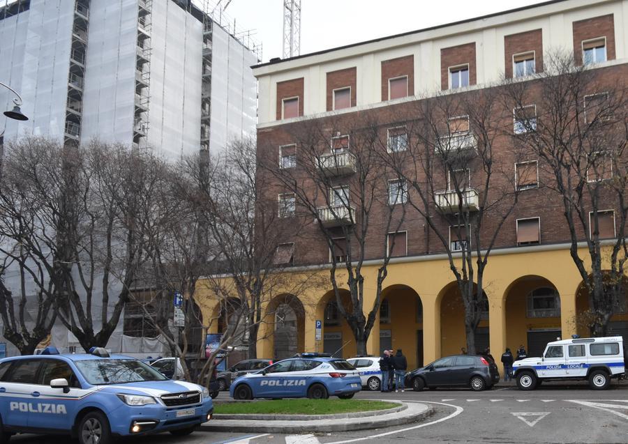 Modena, rompe il finestrino per violentarla: «Sono scappata e mi ha inseguita»