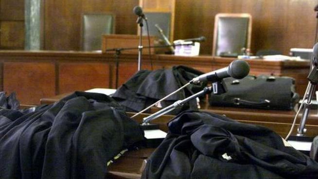 Prato, accusato di aver chiesto un risarcimento per la fidanzata “rubata”: il pm chiede una condanna a 6 anni