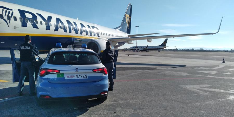 Pisa, aveva seminato il panico in aeroporto per evitare il rimpatrio: straniero scortato fino a Casablanca