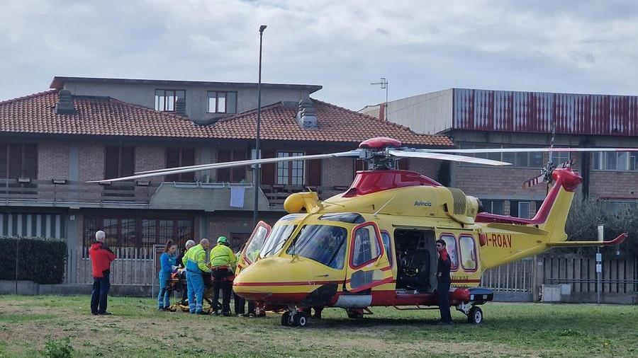 Grosseto, cade da tre metri in un capannone: grave un operaio di 52 anni
