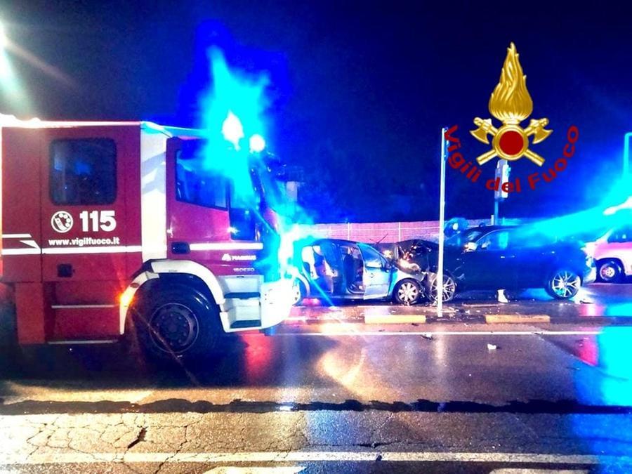 Cagliari, tragedia nella notte: giovane muore nello scontro frontale tra due auto