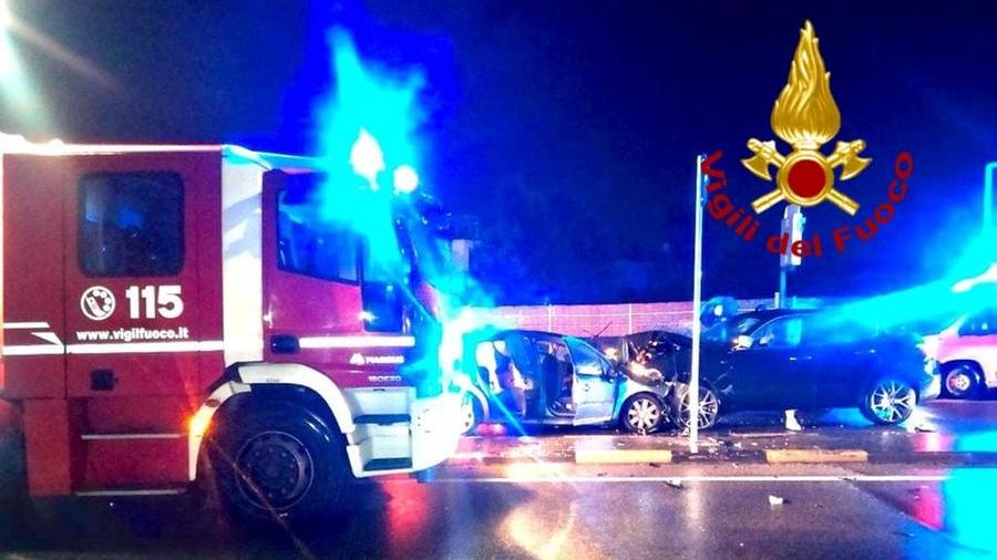 Cagliari, tragedia nella notte: giovane muore nello scontro frontale tra due auto