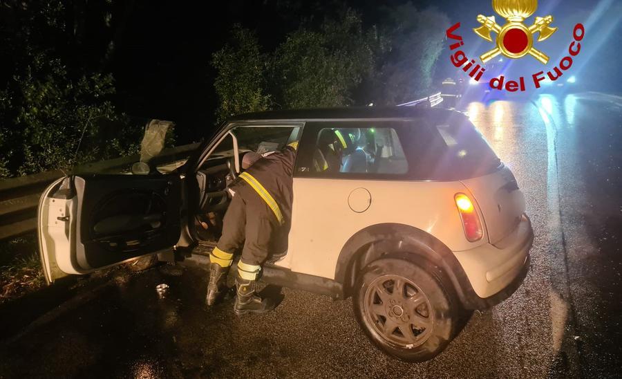 Arzachena, perde il controllo dell’auto e finisce contro il guard rail: ferita una ragazza