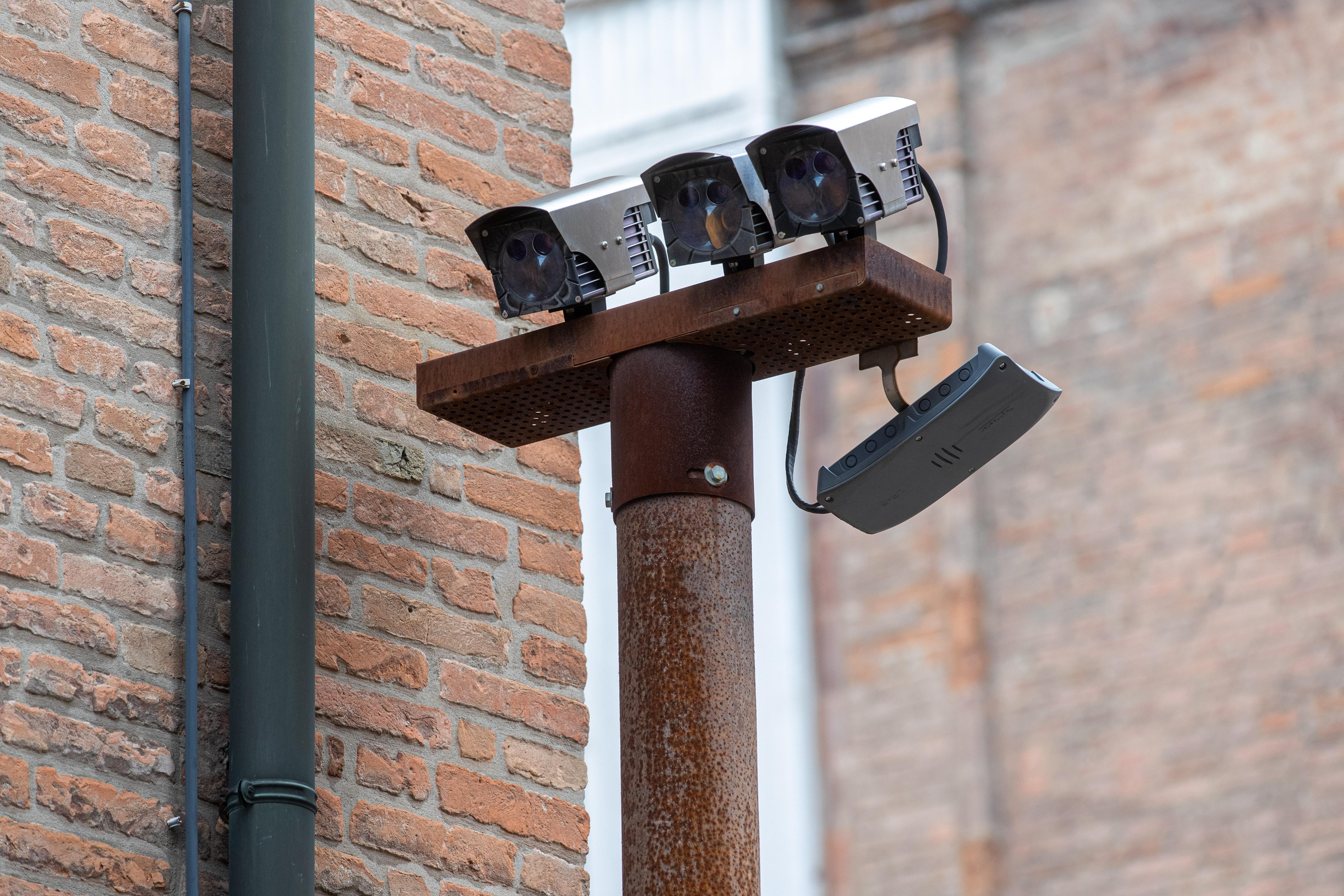 Sicurezza, 48 telecamere