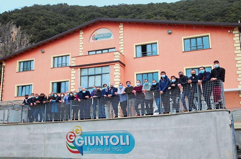
	Foto di gruppo del personale della Giuntoli

