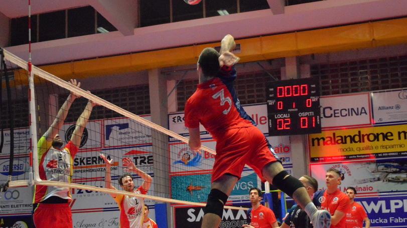 Una schiacciata dei ragazzi della Sacma durante una gara di questo campionato di serie C maschile