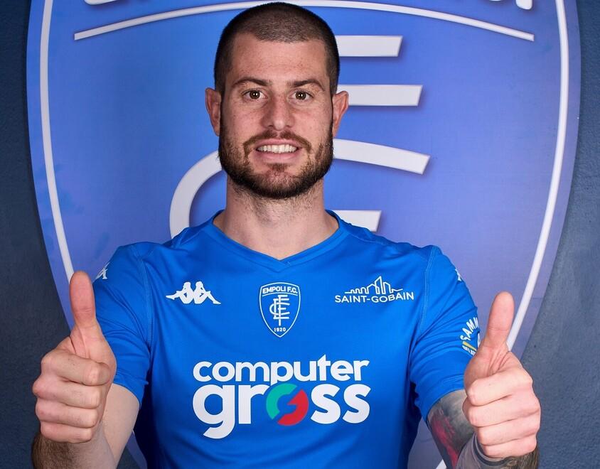 Il nuovo attaccante dell’Empoli Alberto Cerri nella prima foto con la maglia azzurra (Foto Empoli Fc)