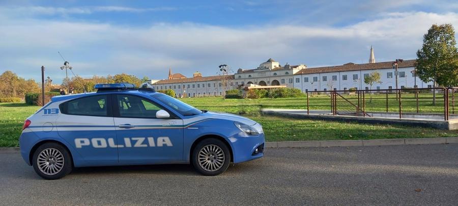 Modena, ruba due cellulari alla fornaia e le chiede 135 euro per restituirli: arrestato