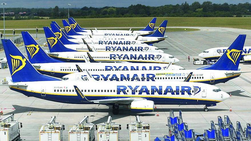 Vacanze low-cost (ma non troppo), Ryanair annuncia voli più cari: il perché degli aumenti e le nuove rotte