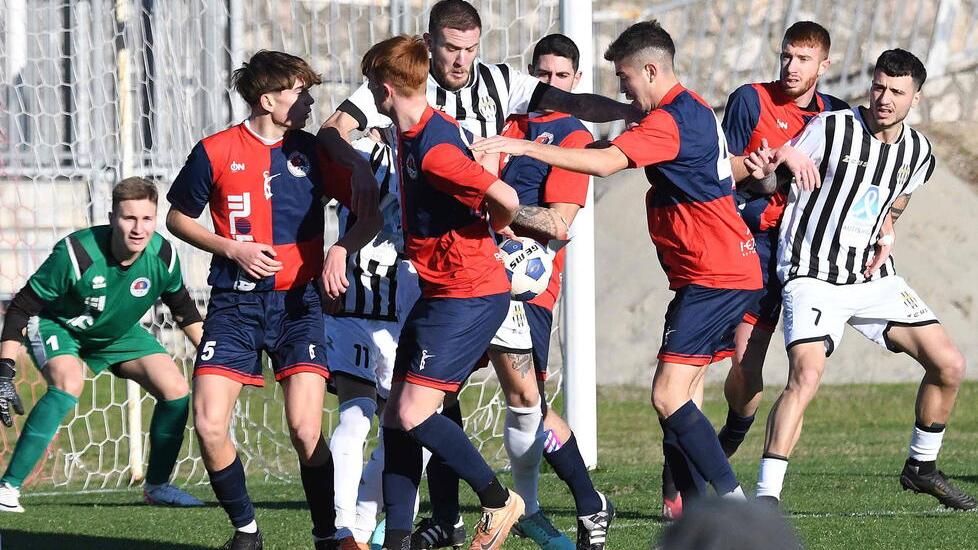 Cecina La sconfitta sa di Buffa Massese avanti solo nel finale