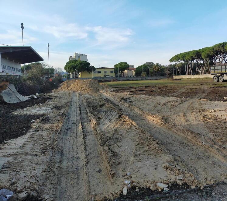 Marina di Carrara, la nuova scuola Taliercio al campo dei Pini. La sindaca fa il punto sui lavori<br>
