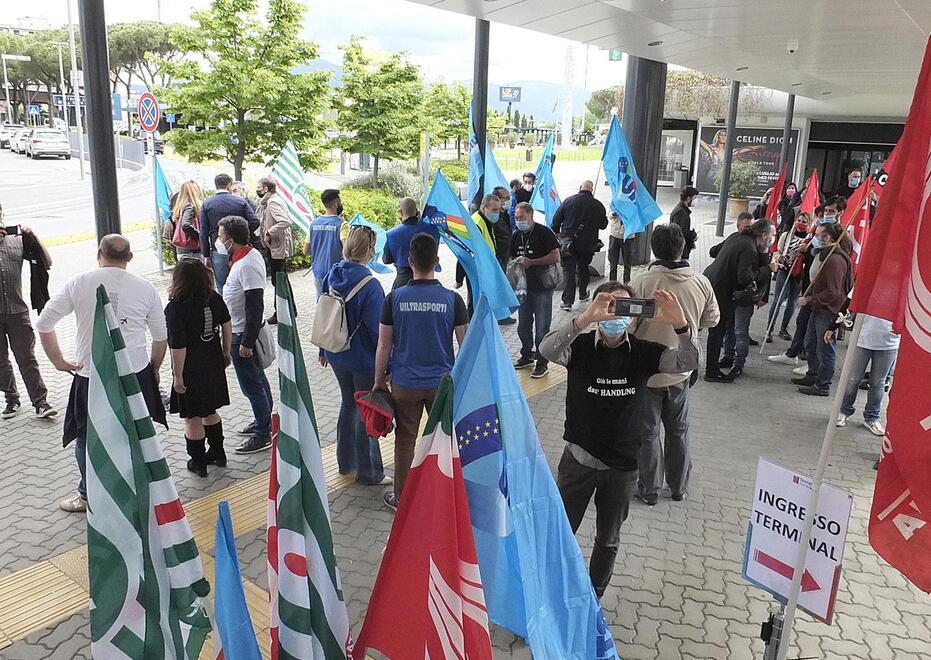 Aeroporto di Pisa, sos lavoratori: 50 aggressioni all’anno. «Nel mirino fuori e dentro allo scalo»<br>

