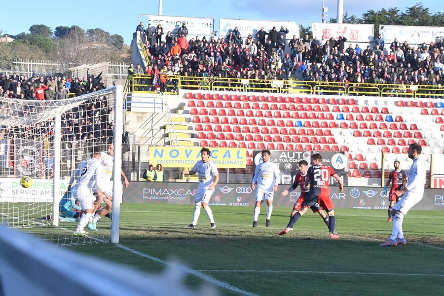 
	Il gol del vantaggio della Torres (foto Mauro Chessa)

