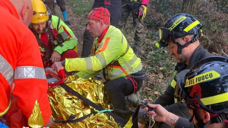 
	Il soccorso al biker infortunato (Foto vigili del fuoco)

