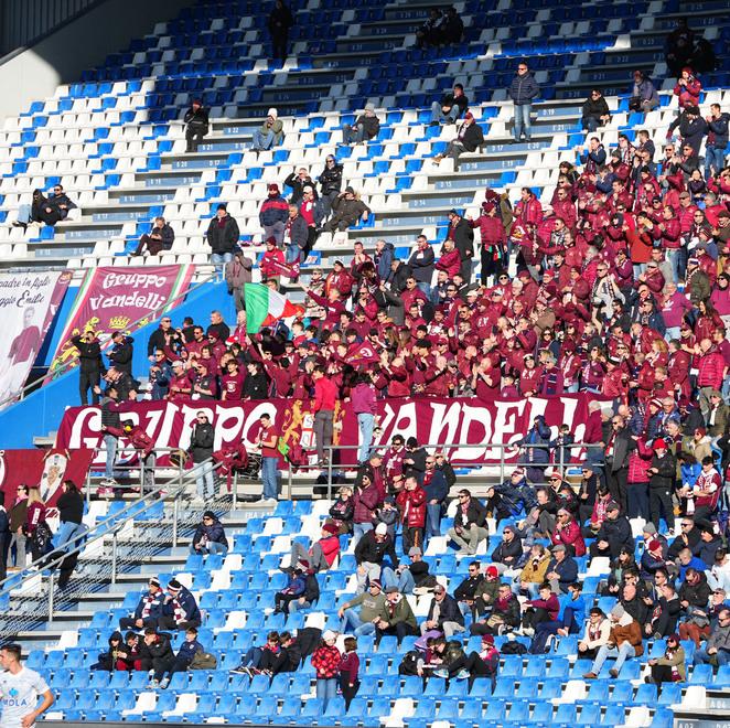 Reggiana, pari tra gli applausi