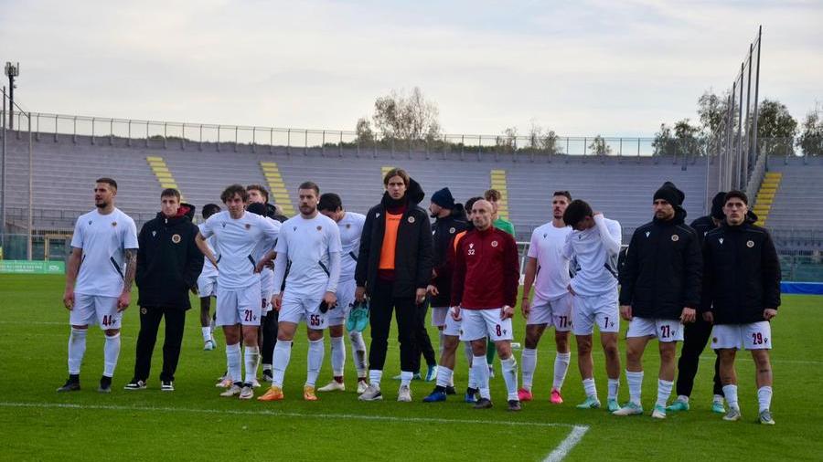 Livorno, solo un pari col Ponsacco ultimo in classifica: fischi e contestazione