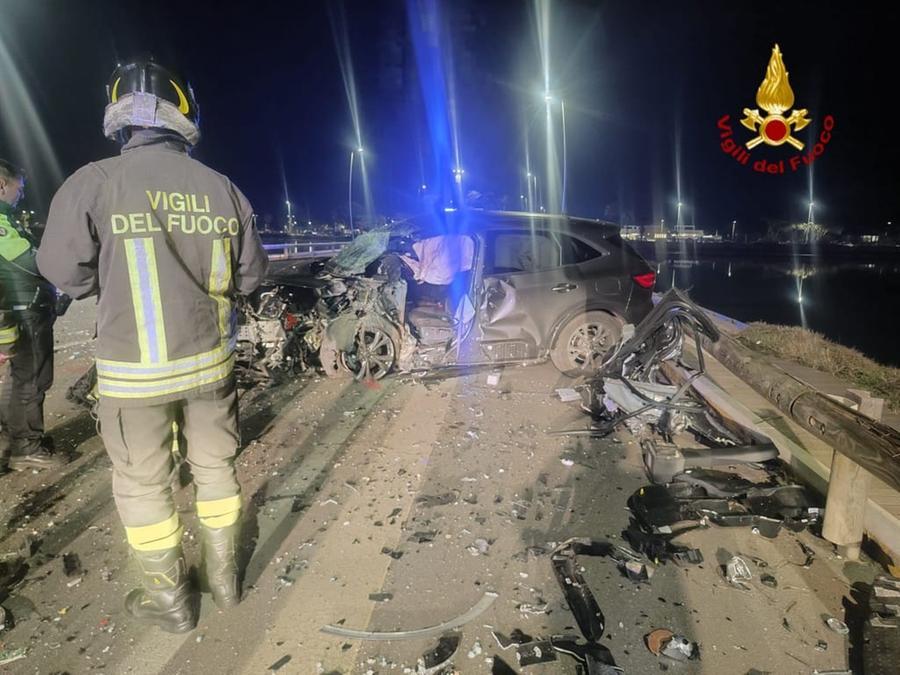 Quartu, schianto fra tre auto sulla strada per il Poetto: 5 feriti