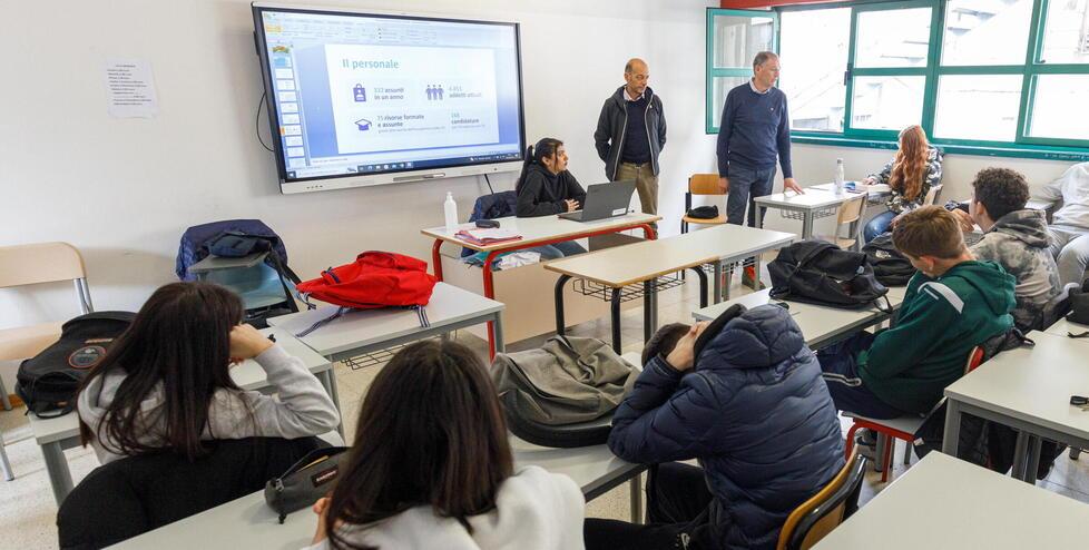 Un incontro all’istituto Einaudi con Autolinee Toscane per le prospettive professionali (foto archivio)
