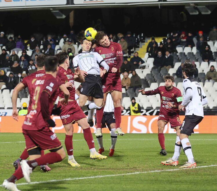 Un’azione del match di Cesena. In Romagna i granata sono stati travolti dalla forza e dall’ottimo avvio di gara della prima della classe