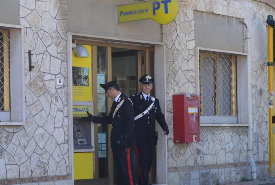 Adescano un 80enne di Sassari con un sms e gli svuotano il conto: denunciati 5 napoletani
