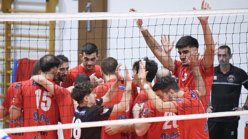 Gioia dei giocatori dell’Invicta dopo una vittoria (foto Agenzia Bf)