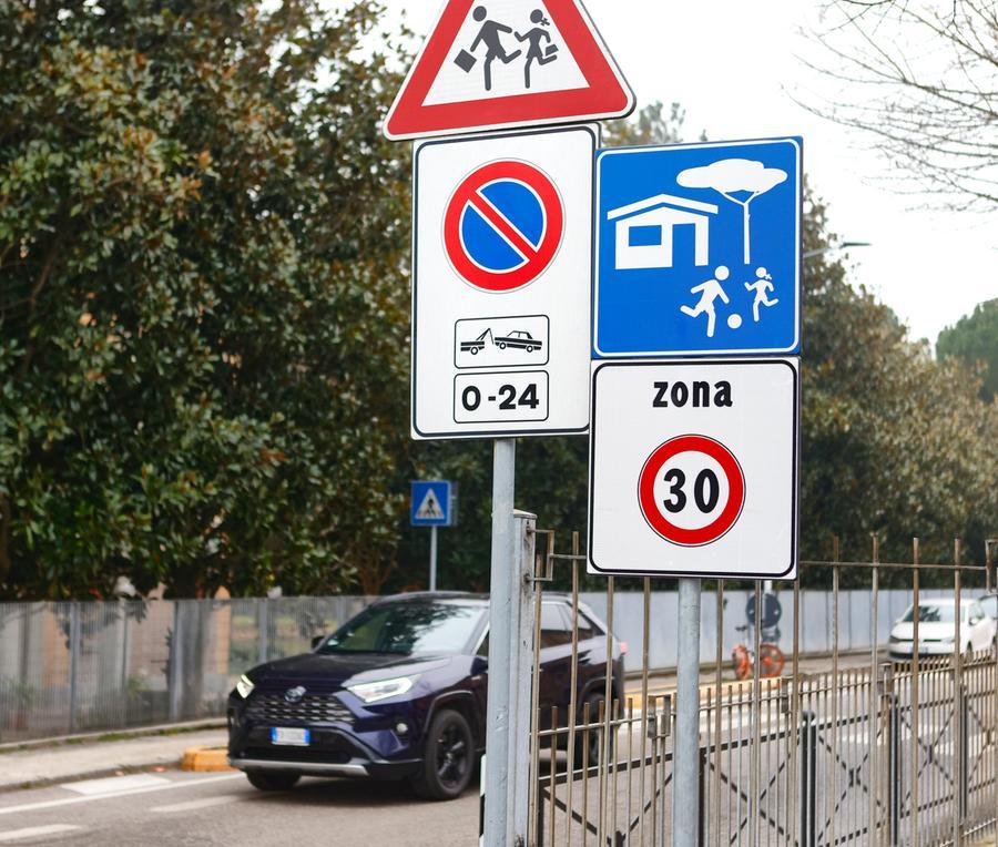 Ferrara, il “test” dei 30 Km/h fra semafori e strisce: pochi secondi in più