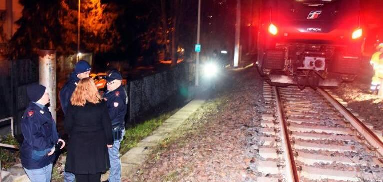 Tresigallo, giovane alla guida del treno salva una donna sui binari