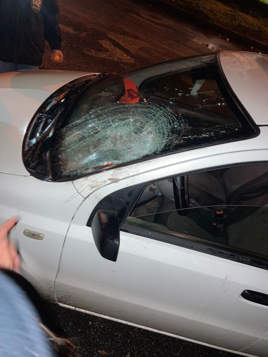 
	L'auto dei giovani di Ghilarza colpita da una pietra

