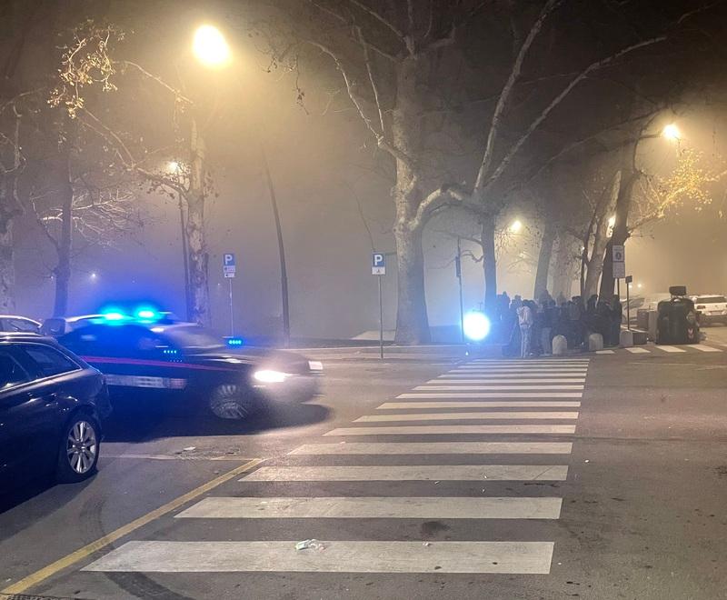 Ferrara, bottiglie rotte in strada e bande di baby-vandali