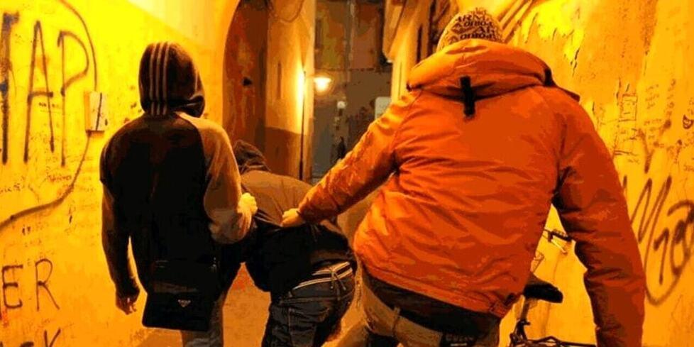 Una baby gang in azione (foto d’archivio)