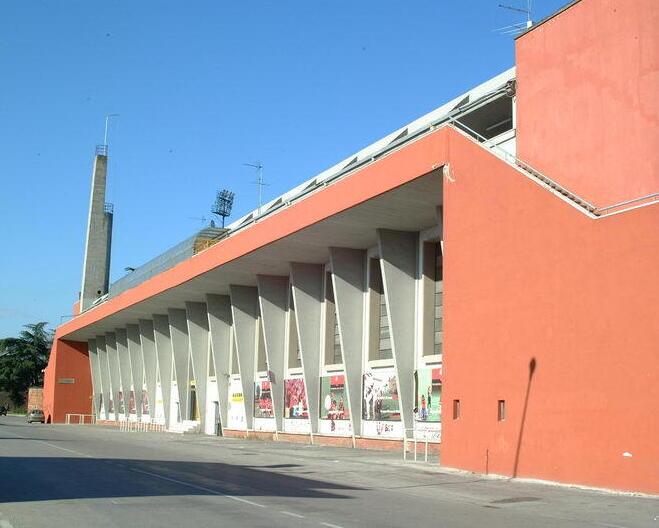 La tribuna dello stadio Porta Elisa