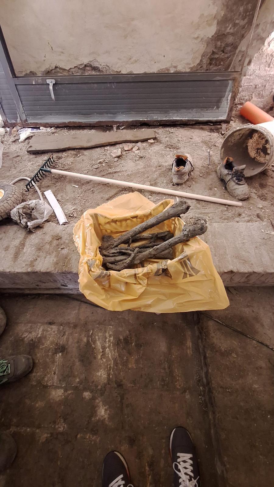 Ferrara, ossa al Conservatorio