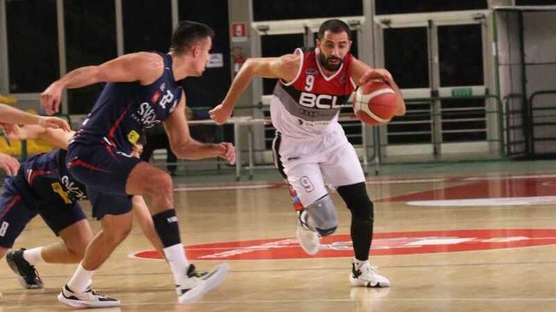 Andrea Barsanti, capitano del Bc Lucca, classe 1986, 82 kg per un metro e 83. Gioca guardia/play e ha un importante trascorso nella pallacanestro delle serie inferiori in molte squadre della penisola