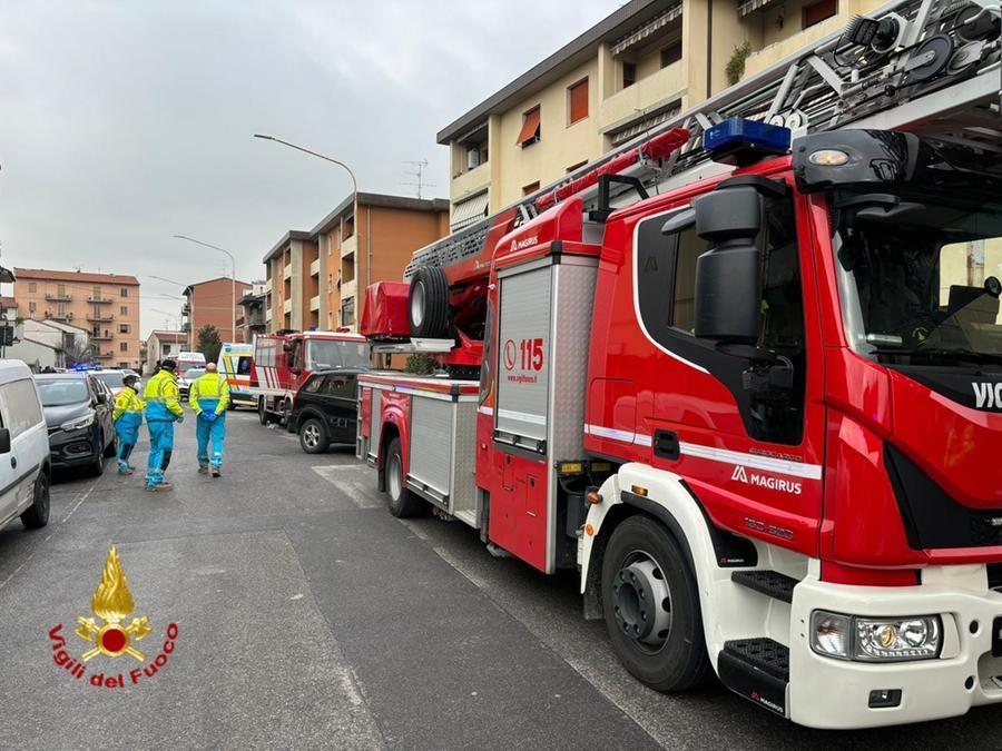 Prato, incendio nel garage del condominio: evacuate nove famiglie