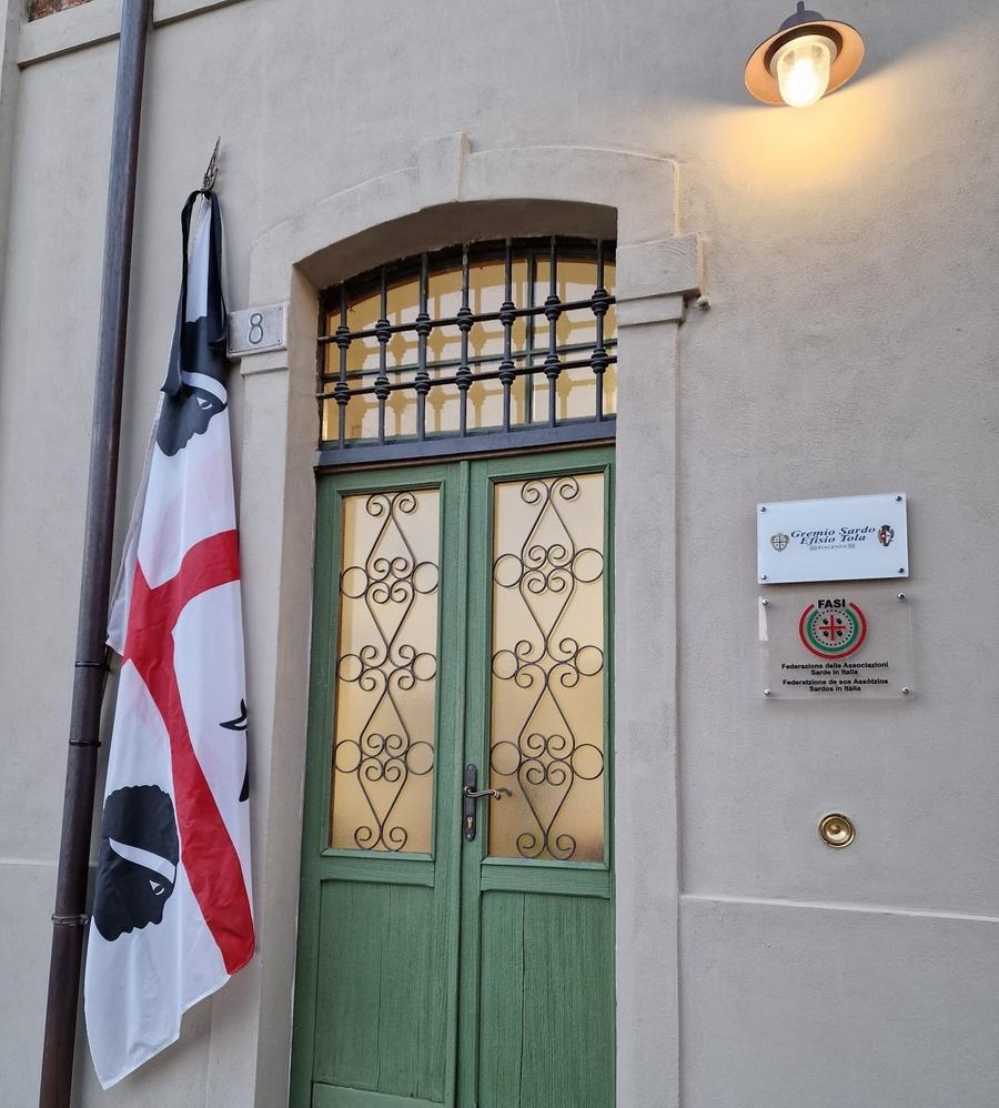 La Fasi piange Gigi Riva: «Un mito per la Sardegna e per gli emigrati sardi»