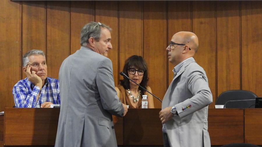 Il presidente del consiglio comunale Peppi Puddu (a sinistra) con il sindaco Massimiliano Sanna