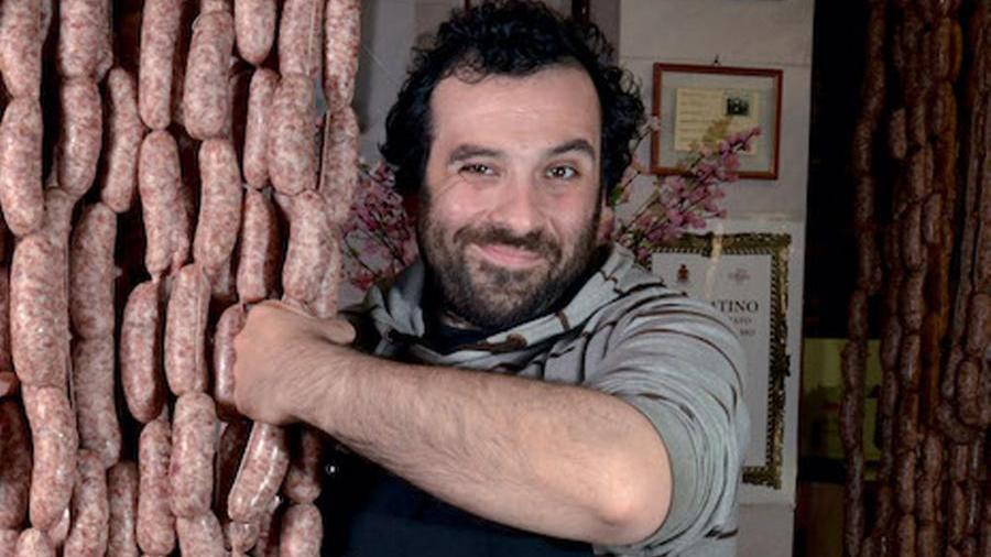 San Miniato, la provocazione del titolare della storica macelleria: «Troppi ristoranti in 200 metri»